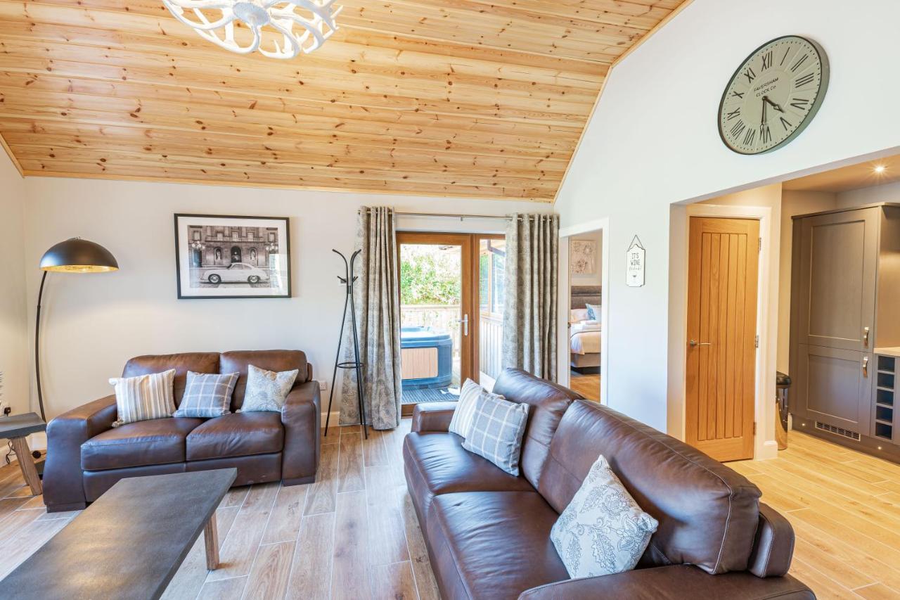 Osprey Lodge 1 With Hot Tub Newton Stewart Exterior photo