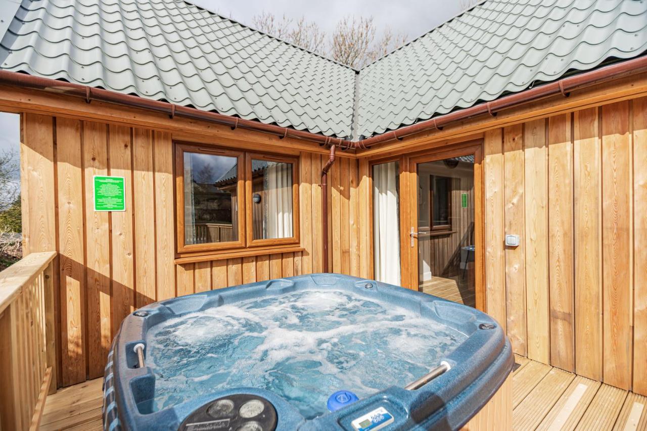 Osprey Lodge 1 With Hot Tub Newton Stewart Exterior photo