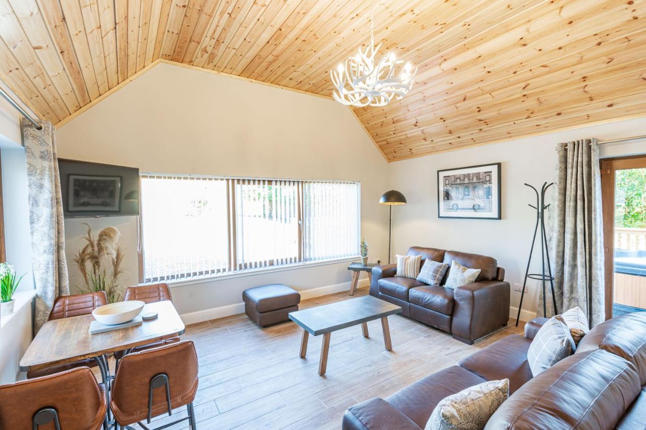 Osprey Lodge 1 With Hot Tub Newton Stewart Exterior photo